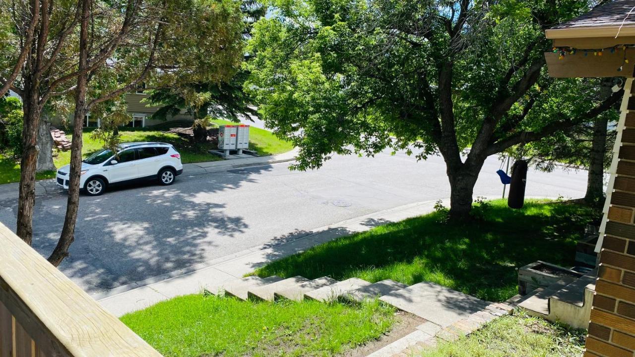 Cozy Basement Suite-溫馨小屋 Designated Parking Calgary Exterior photo