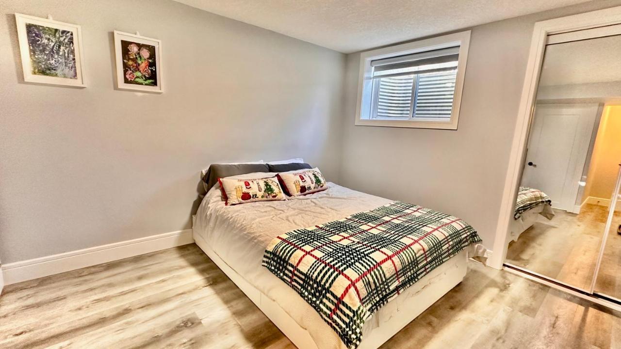 Cozy Basement Suite-溫馨小屋 Designated Parking Calgary Exterior photo